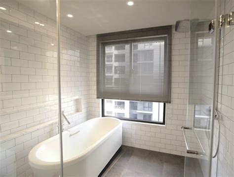 浴室小窗戶 水提防